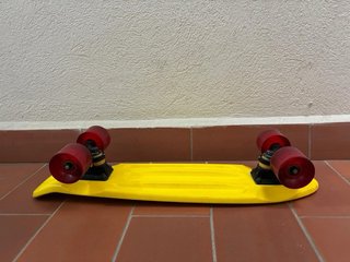 Monopatín/Skate Amarillo