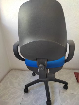 Silla de oficina ergonómica azul