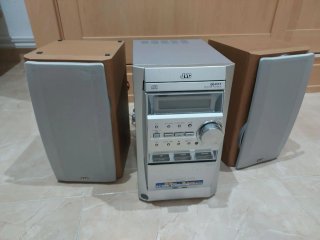 Reproductor JVC UX-J50 de CD, cassette, radio.