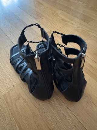 Sandalias planas Stradivarius negras