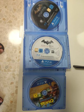 PS4 con 2 juegos: Crash y Batman
