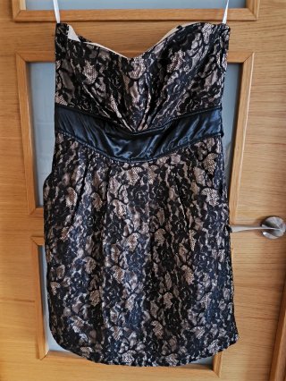 Vestido de fiesta encaje negro y dorado