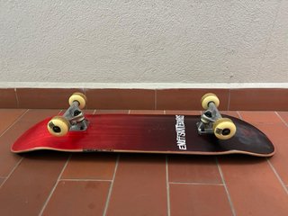 Skate Negro y Rojo
