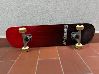 Skate Negro y Rojo