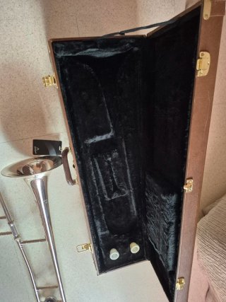 Trombón Antigua con funda