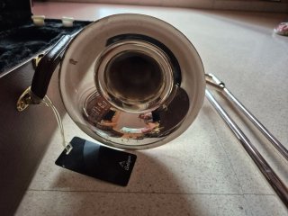 Trombón Antigua con funda