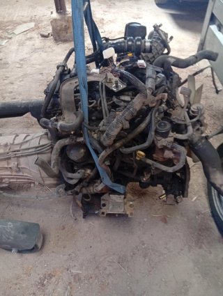 Motor YD25 D22 Tapa Plateada