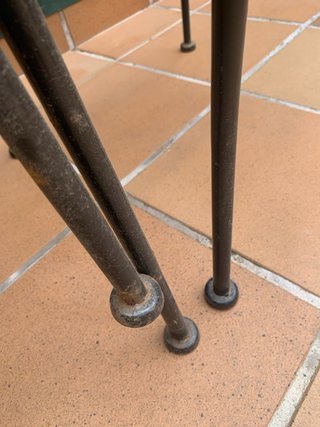 3 Sillas de metal con detalle de piedra