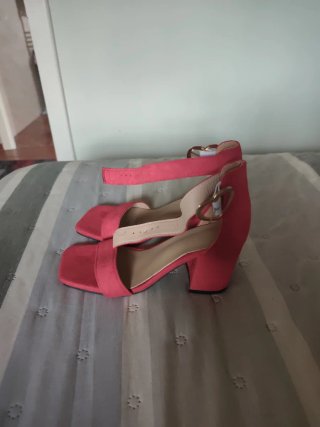 Zapatos de tacón rojo
