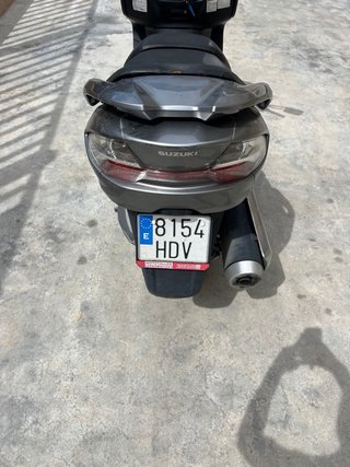 Suzuki Burgman 400 Maxi Scooter Gris