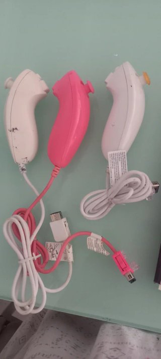 Mandos Wii (2 blancos, 1 rosa)