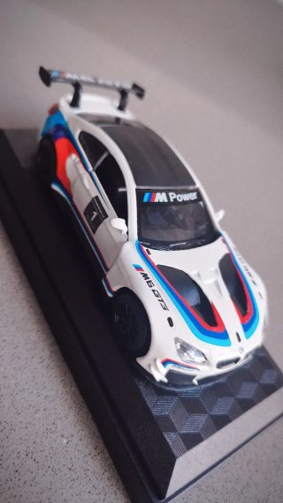Coche a escala Bmw M6 Gt3 1/44