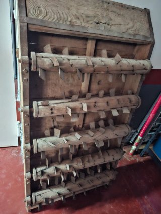 Trillo de madera con cuchillas