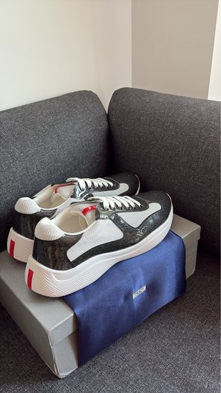 Zapatillas Prada Negras y Blancas