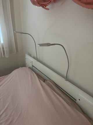Cama con luz para leer y cajones