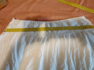 Falda blanca bordada estilo ibicenco