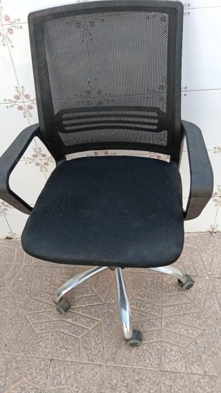 Silla de oficina ergonómica poco usada