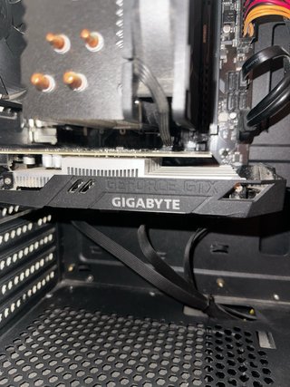 GIGABYTE GTX 1650 4GB NVIDIA Casi Nueva