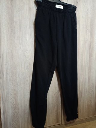 Pantalón Pull&Bear con bolsillos y goma en cintura