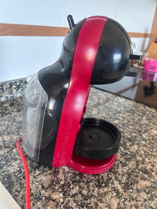 Dolce gusto automática (funciona pero pierde agua)