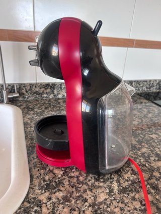 Dolce gusto automática (funciona pero pierde agua)