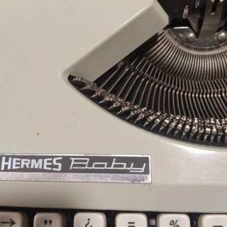 Máquina de escribir vintage maletín naranja