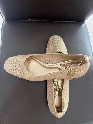 Bailarinas doradas con cadena