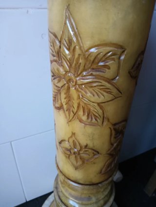 Columna decorativa de alabastro