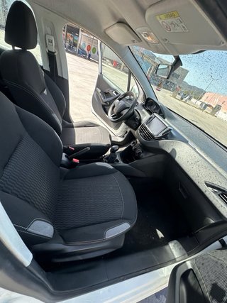 Peugeot 208 2016
