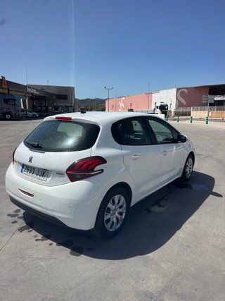 Peugeot 208 2016
