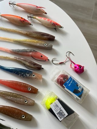 Señuelos de pesca variados