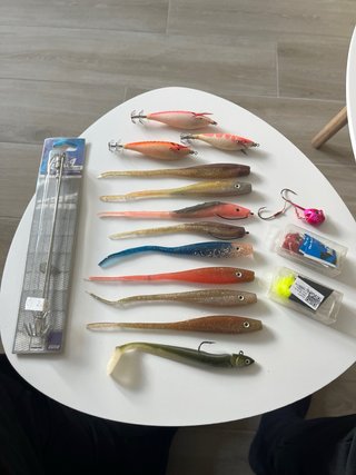 Señuelos de pesca variados
