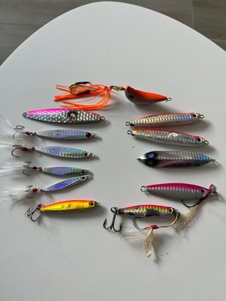 Señuelos de pesca variados