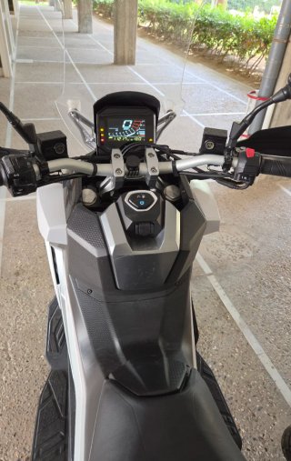 Sym ADXTG 400 Maxi Scooter Plata/Blanco