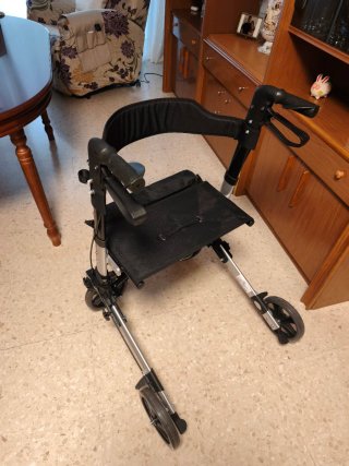 Andador Kesser para mayores con bolsa