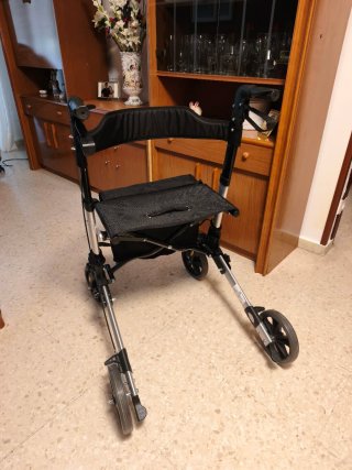 Andador Kesser para mayores con bolsa