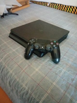 PS4 (PlayStation 4) Negra 1TB con 1 Mando