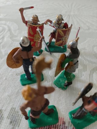 Figuras Romanos y Bárbaros 1/32