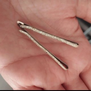 Lote: pendientes, pulsera, broche y horquillas