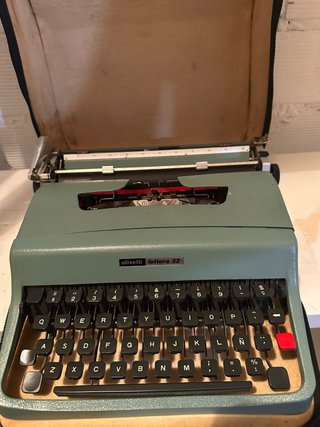 Máquina de escribir Olivetti Lettera 32