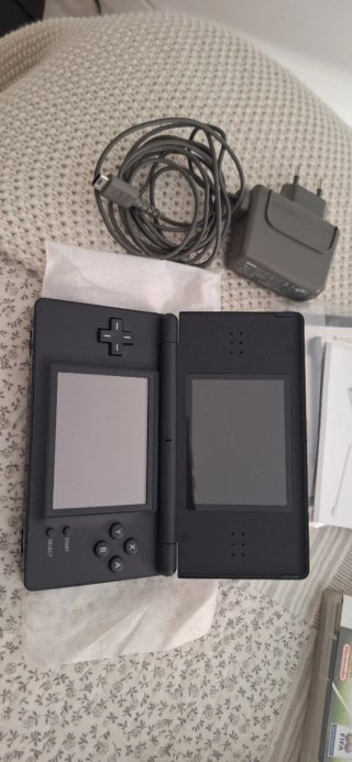 Nintendo DS Lite + 4 Juegos