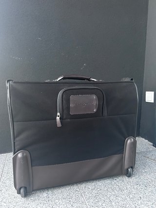 Mala de viagem Samsonite preta e castanha