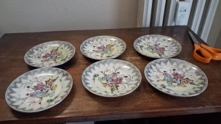 6 piattini decorati con figure orientali