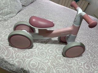 Triciclo infantil rosa y gris LIONELO VILLY Bicic