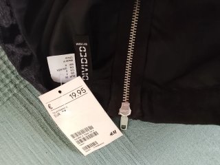Falda H&M Divided negra de vuelo talla 36. Nueva.