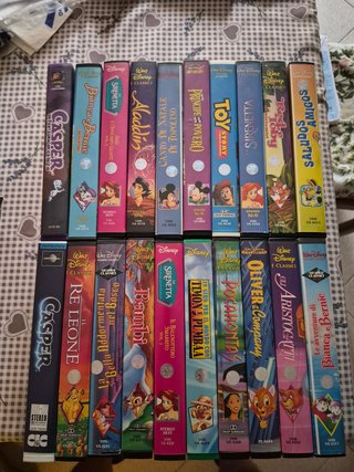 Lotto 18 VHS Disney + 2 VHS Casper