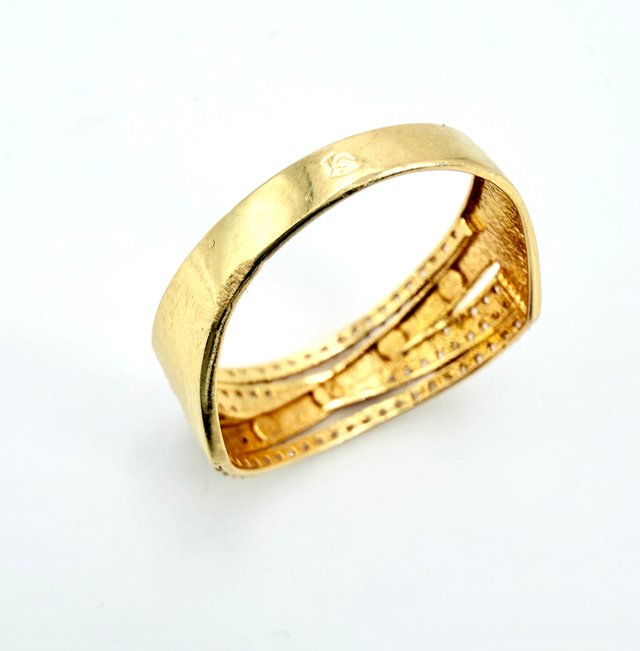 Anillo de oro de 18k circonitas, 3.09 g, T-21.