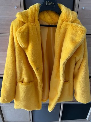 Chaquetón amarillo talla única
