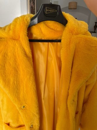 Chaquetón amarillo talla única