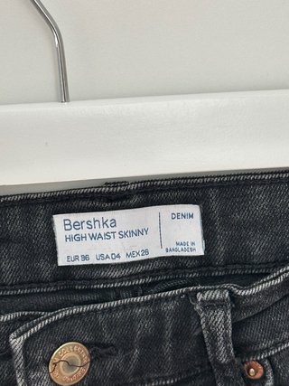 Vaqueros skinny tiro alto negros - Bershka